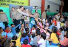 Polri-Dirikan-Dapur-Lapangan-dan-Gelar-Trauma-Healing-untuk-Korban-Kebakaran-di-Kebon-Kosong