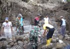 Gotong-Royong-Polres-Kediri-Bersama-TNI-dan-Warga-Pasang-Bronjong-di-Lokasi-Banjir
