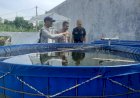 Bhabinkamtibmas-Desa-Kedung-Kendo-Tinjau-Sarana-dan-Prasarana-Budidaya-Ikan-Lele-dalam-Program-P2B
