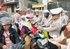 Polisi-Menyapa-:-Operasi-Patuh-Semeru-2025-Polres-Jember-Sebar-Brosur-Edukasi-Tertib-Lalin-Bagi-Pengguna-Jalan