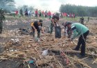 Peduli-Lingkungan-Jajaran-Polres-Jember-Bersih-bersih-Pantai-Puger