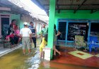 Bhabinkamtibmas-Tanjungsari-Polsek-Taman-Kunjungi-Warga-Terdampak-Banjir,-Salurkan-Bantuan-Sembako-di-Dusun-Dodokan