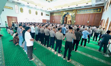Polda-Jatim-Gelar-Shalat-Gaib-Wujud-Empati-Atas-Gugurnya-3-Anggota-Dalam-Tugas-di-Way-Kanan-Lampung