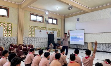 Polsek-Taman-Sosialisasikan-Penerimaan-Murid-Baru-SMA-Kemala-Taruna-Bhayangkara-di-SMP-Darul-Mutaallimin