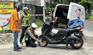 Polres-Gresik-Turunkan-Mobil-'KELINGAN-AMAN'-Layanan-Gratis-Libur-Nataru