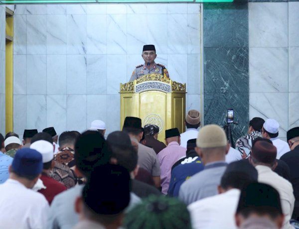 Sinergi Kamtibmas, Kapolda Jatim Implementasikan Program 'Polisi Bersama Masyarakat' lewat Jumat Keliling