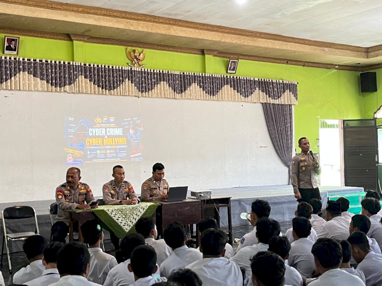 Polisi Sidoarjo Edukasi Pelajar SMA Wachid Hasyim 2 Bahaya Radikalisme
