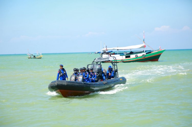 Ditpolairud Polda Jatim Kerahkan 4 Kapal Sisir Perairan Sumenep dan Masalembu Cari Korban KM Virgo Transport 8