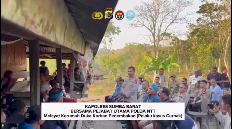 Sampaikan Duka Cita yang Mendalam, PJU Polda NTT Bersama Kapolres Sumba Barat Melayat ke Rumah Duka Korban Penembakan (Pelaku Curnak)