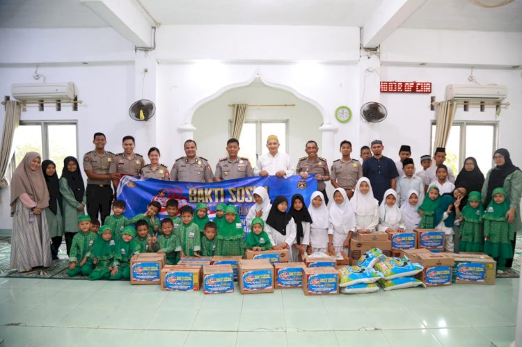 Hari Jadi ke-75 Humas Polri, Divhumas Polri Gelar Bakti Sosial untuk Lansia dan Anak Yatim