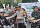 Solid-untuk-Masyarakat,-Forkopimda-Sidoarjo-Bagikan-Takjil-Bersama