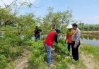 Bhabinkamtibmas-Koordinasi-dengan-Warga-Terkait-Program-Pekarangan-Pangan-Bergizi-di-Desa-Permisan