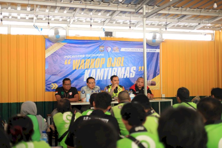 Sinergi di Balik Secangkir Kopi Polres Gresik Rangkul Driver Ojol dalam Operasi Keselamatan Semeru