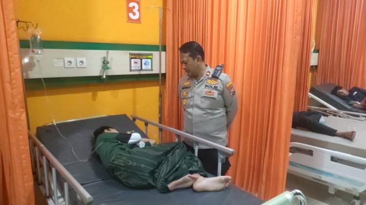 Kapolsek Sidoarjo Kota Jenguk Santri Putat dalam Perawatan Medis